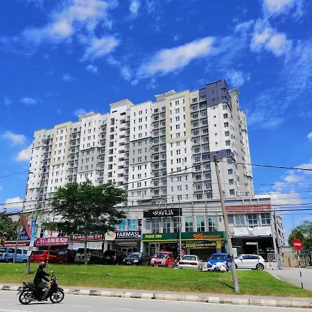 Tropika Homestay Bangi With 3 Bedrooms Kajang Eksteriør bilde