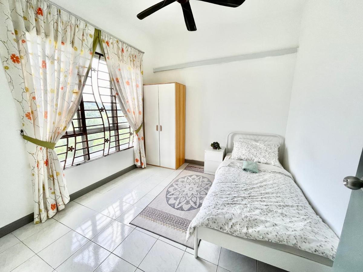 Tropika Homestay Bangi With 3 Bedrooms Kajang Eksteriør bilde